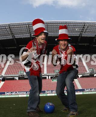 Acro Fliegen. Paragleiten.  Bernd Hornboeck, Alexander Meschuh. Stadion Klagenfurt, am 20.3.2008.

Copyright Kuess

---
pressefotos, pressefotografie, kuess, qs, qspictures, sport, bild, bilder, bilddatenbank