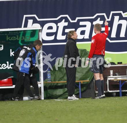 Fussball. Bundesliga. SK Austria Kelag Kaernten gegen Cashpoint SCR Altach. Schiedsrichter Stuchlik verbannt Co-trainer Pegam auf die Tribuene. Klagenfurt, 4.4.2008
Copyright Kuess

---
pressefotos, pressefotografie, kuess, qs, qspictures, sport, bild, bilder, bilddatenbank