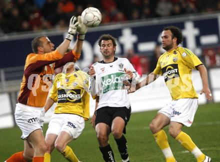 Fussball. T-Mobile Bundesliga. SK Austria Kelag Kaernten gegen Cashpoint SCR Altach. Roland Kollmann (Kaernten), Andreas Michl, Pablo Chinchilla (Altach). Klagenfurt, 4.4.2008
Copyright Kuess

---
pressefotos, pressefotografie, kuess, qs, qspictures, sport, bild, bilder, bilddatenbank