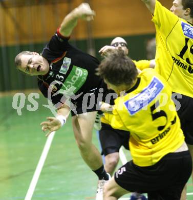 Handball. HCK 59 gegen Tulln. Armin Baeck (HCK), Florian Groessl (Tulln). Viktring, am 5.4.2008
Copyright Kuess

---
pressefotos, pressefotografie, kuess, qs, qspictures, sport, bild, bilder, bilddatenbank