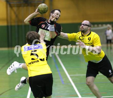 Handball. HCK 59 gegen Tulln. Patrick Jochum (HCK), Florian Groessl, Roland Knabl (Tulln).  Viktring, am 5.4.2008
Copyright Kuess

---
pressefotos, pressefotografie, kuess, qs, qspictures, sport, bild, bilder, bilddatenbank