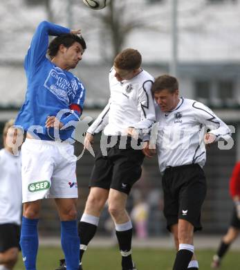 Fussball Regionalliga. SK Austria Kaernten Amateure gegen Gmunden. Daniel Oberlaender, Bernd Schierhuber (Kaernten), Miron Muslic (Gmunden). Klagenfurt, am 6.4.2008.
Copyright Kuess

---
pressefotos, pressefotografie, kuess, qs, qspictures, sport, bild, bilder, bilddatenbank