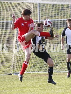 Fussball Unterliga Ost. Ludmannsdorf gegen Welzenegg. Christian Klinar (Ludmannsdorf), Lucian Florin Orga (Welzenegg). Ludmannsdorf, am 6.4.2008.
Copyright Kuess

---
pressefotos, pressefotografie, kuess, qs, qspictures, sport, bild, bilder, bilddatenbank