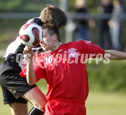 Fussball Unterliga Ost. Ludmannsdorf gegen Welzenegg. Johannes Kroepfl (Ludmannsdorf), Hannes Klemen (Welzenegg). Ludmannsdorf, am 6.4.2008.
Copyright Kuess

---
pressefotos, pressefotografie, kuess, qs, qspictures, sport, bild, bilder, bilddatenbank