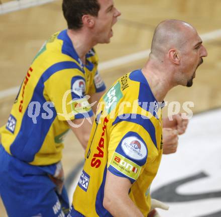 Volleyball. Bundesliga. HYPO VBK Klagenfurt gegen SK Aich/Dob. Jubel Marek Golstajn, Nejc Pusnik (AICH). Klagenfurt, 13.4.2008
Copyright Kuess

---
pressefotos, pressefotografie, kuess, qs, qspictures, sport, bild, bilder, bilddatenbank