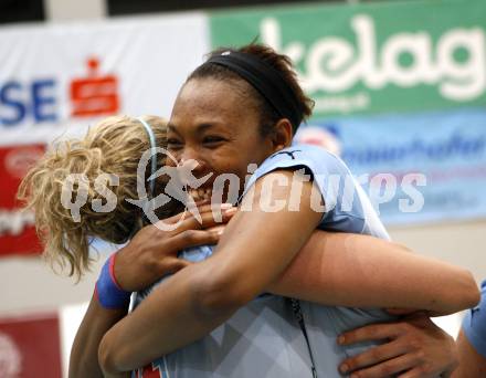 Volleyball Damen Bundesliga. ATSC Wildcats gegen Post SV Wien. Jubel HOLNESS "Tasha" Sherline, MC NATT Rese (Wildcats). Klagenfurt, am 16.4.2008.
Copyright Kuess

---
pressefotos, pressefotografie, kuess, qs, qspictures, sport, bild, bilder, bilddatenbank