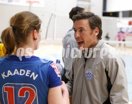 Volleyball Damen Bundesliga. ATSC Wildcats gegen Post SV Wien. Elena Kaaden, Trainer: Helmut Voggenberger (Wildcats). Klagenfurt, am 16.4.2008.
Copyright Kuess

---
pressefotos, pressefotografie, kuess, qs, qspictures, sport, bild, bilder, bilddatenbank