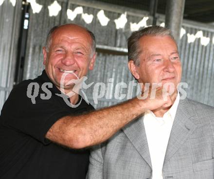 Boxvergleichskampf Klagenfurter Boxverein E&S gegen slowenische Auswahl. Joe Tiger Pachler, Stadtrat Dieter Jandl. Klagenfurt, am 24.9.2006.
Foto: Kuess
---
pressefotos, pressefotografie, kuess, qs, qspictures, sport, bild, bilder, bilddatenbank