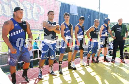 Boxvergleichskampf Klagenfurter Boxverein E&S gegen slowenische Auswahl. Freddy Steiner, Ara Muragian, Damir Rajkovaca, Ali Sayed, Robert Arakelov, Alois Miksch, Trainer Siegfried Steiner. Klagenfurt, am 24.9.2006.
Foto: Kuess
---
pressefotos, pressefotografie, kuess, qs, qspictures, sport, bild, bilder, bilddatenbank