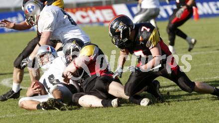 American Football. Carinthian Black Lions gegen Badalona Dracs (Spanien). Matthias Schicher, Mario Wankmueller (Lions). Klagenfurt, 19.4.2008.
Copyright Kuess

---
pressefotos, pressefotografie, kuess, qs, qspictures, sport, bild, bilder, bilddatenbank