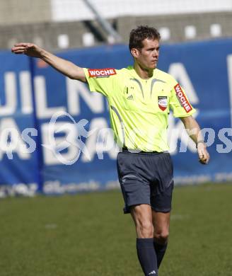 Fussball. Regionalliga. SAK gegen Feldkirchen. Schiedsrichter Manfred Krassnitzer. Klagenfurt, 19.4.2008.
Copyright Kuess

---
pressefotos, pressefotografie, kuess, qs, qspictures, sport, bild, bilder, bilddatenbank