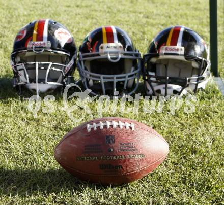 American Football. Carinthian Black Lions gegen Badalona Dracs (Spanien). Feature Football, Helme. Klagenfurt, 19.4.2008.
Copyright Kuess

---
pressefotos, pressefotografie, kuess, qs, qspictures, sport, bild, bilder, bilddatenbank