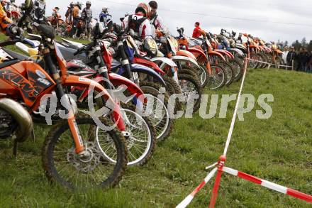 Motocross. Enduro Trophy Griffen. Haberberg, 19.4.2008. Start.
Copyright Kuess

---
pressefotos, pressefotografie, kuess, qs, qspictures, sport, bild, bilder, bilddatenbank