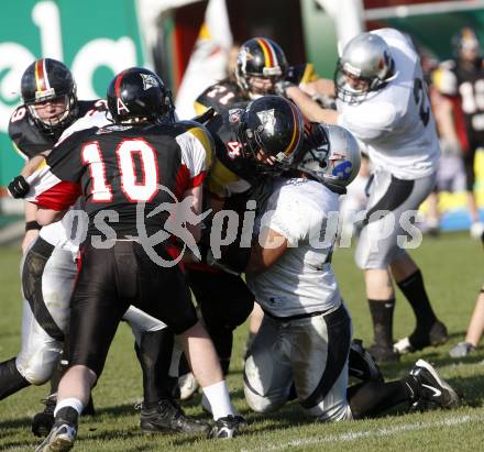 American Football. Carinthian Black Lions gegen Badalona Dracs (Spanien). Francis Joseph Herlihy, Gregory Jones (Lions). Klagenfurt, 19.4.2008.
Copyright Kuess

---
pressefotos, pressefotografie, kuess, qs, qspictures, sport, bild, bilder, bilddatenbank