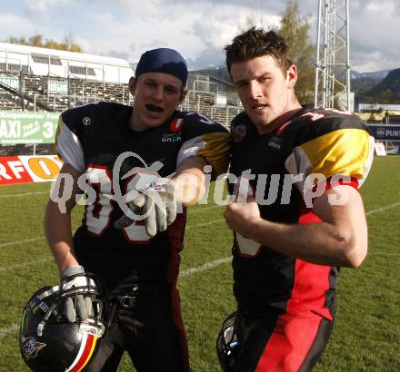 American Football. Carinthian Black Lions gegen Badalona Dracs (Spanien). Stefan Lausegger, Francis Joseph Herlihy (Lions). Klagenfurt, 19.4.2008.
Copyright Kuess

---
pressefotos, pressefotografie, kuess, qs, qspictures, sport, bild, bilder, bilddatenbank