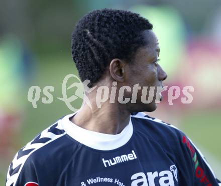 Fussball. Regionalliga. SAK gegen Feldkirchen. Maxwell Siaw (Feldkirchen). Klagenfurt, 19.4.2008.
Copyright Kuess

---
pressefotos, pressefotografie, kuess, qs, qspictures, sport, bild, bilder, bilddatenbank