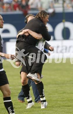 Fussball T-Mobile Bundesliga. SK Austria Kaernten gegen Ried. Jubel Frenkie Schinkels, Adam Ledwon. Klagenfurt, 20.4.2008.
Copyright Kuess

---
pressefotos, pressefotografie, kuess, qs, qspictures, sport, bild, bilder, bilddatenbank