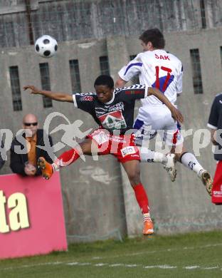 Fussball. Regionalliga. SAK gegen Feldkirchen. Rudolf Schoenherr (SAK), Maxwell Siaw (Feldkirchen). Klagenfurt, 19.4.2008.
Copyright Kuess

---
pressefotos, pressefotografie, kuess, qs, qspictures, sport, bild, bilder, bilddatenbank