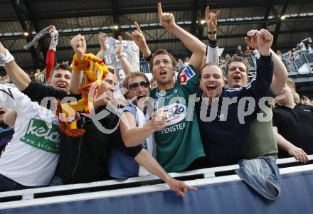 Fussball T-Mobile Bundesliga. SK Austria Kaernten gegen Ried. Jubel Manuel Ortlechner mit Fans. Klagenfurt, 20.4.2008.
Copyright Kuess

---
pressefotos, pressefotografie, kuess, qs, qspictures, sport, bild, bilder, bilddatenbank