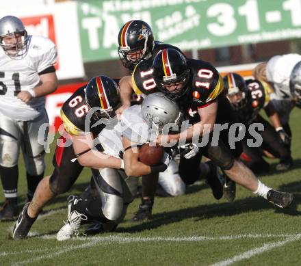 American Football. Carinthian Black Lions gegen Badalona Dracs (Spanien). Bernd Leitsoni, Francis Joseph Herlihy (Lions). Klagenfurt, 19.4.2008.
Copyright Kuess

---
pressefotos, pressefotografie, kuess, qs, qspictures, sport, bild, bilder, bilddatenbank