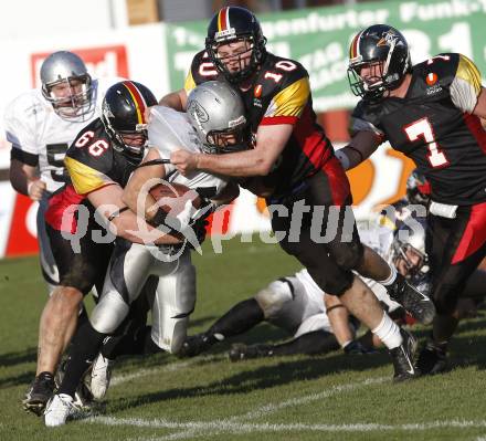 American Football. Carinthian Black Lions. Bernd Leitsoni, Francis Joseph Herlihy, Mario Wankmueller (Lions). Klagenfurt, am 19.4.2008.
Foto: Kuess
---
pressefotos, pressefotografie, kuess, qs, qspictures, sport, bild, bilder, bilddatenbank