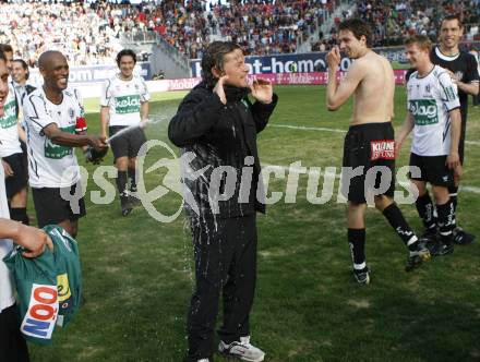 Fussball T-Mobile Bundesliga. SK Austria Kaernten gegen Ried. Sektdusche fuer Frenkie Schinkels von Chiquinho. Klagenfurt, 20.4.2008.
Copyright Kuess

---
pressefotos, pressefotografie, kuess, qs, qspictures, sport, bild, bilder, bilddatenbank