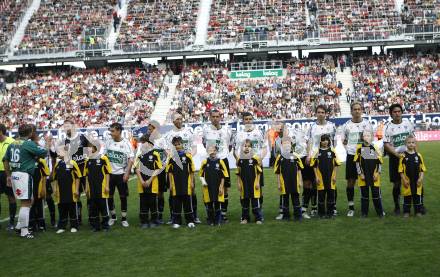 Fussball T-Mobile Bundesliga. SK Austria Kaernten gegen Ried. Begruessung vor dem Spiel. Klagenfurt, 20.4.2008.
Copyright Kuess

---
pressefotos, pressefotografie, kuess, qs, qspictures, sport, bild, bilder, bilddatenbank