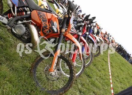 Motocross. Enduro Trophy Griffen. Haberberg, 19.4.2008. Feature Motorraeder am Start.
Copyright Kuess

---
pressefotos, pressefotografie, kuess, qs, qspictures, sport, bild, bilder, bilddatenbank