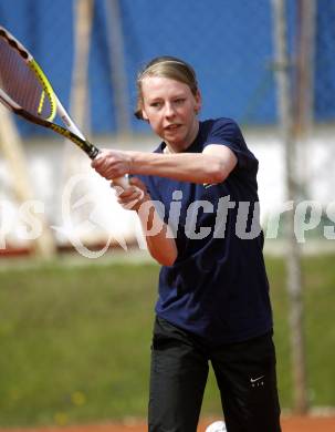 Tennis Nachwuchs. Karoline Slugal. Klagenfurt, am 26.4.2008.
Foto: Kuess 
---
pressefotos, pressefotografie, kuess, qs, qspictures, sport, bild, bilder, bilddatenbank