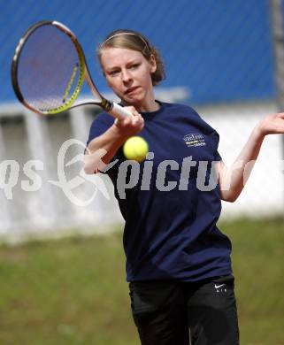 Tennis Nachwuchs. Karoline Slugal. Klagenfurt, am 26.4.2008.
Foto: Kuess 
---
pressefotos, pressefotografie, kuess, qs, qspictures, sport, bild, bilder, bilddatenbank