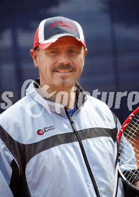 Tennis Nachwuchs. Trainer Peter Platzer. Klagenfurt, am 26.4.2008.
Foto: Kuess 
---
pressefotos, pressefotografie, kuess, qs, qspictures, sport, bild, bilder, bilddatenbank