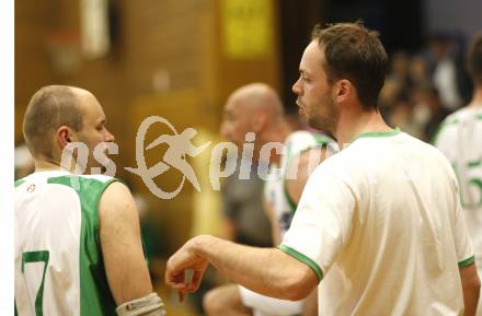 Basketball Kaerntner Liga. KOS Klagenfurt gegen Woerthersee Piraten. Orion Kodemo, Trainer Stefan Hribar (KOS). Klagenfurt, am 29.4.2008.
Foto: Kuess
---
pressefotos, pressefotografie, kuess, qs, qspictures, sport, bild, bilder, bilddatenbank