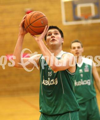 Basketball Kaerntner Liga. KOS Klagenfurt gegen Woerthersee Piraten. Bernhard Weber (Piraten). Klagenfurt, am 29.4.2008.
Foto: Kuess
---
pressefotos, pressefotografie, kuess, qs, qspictures, sport, bild, bilder, bilddatenbank