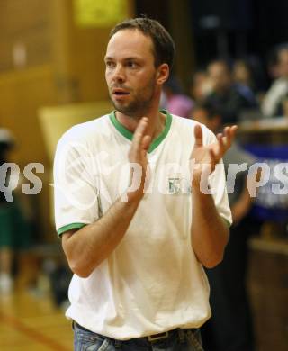 Basketball Kaerntner Liga. KOS Klagenfurt gegen Woerthersee Piraten. Trainer Stefan Hribar (KOS). Klagenfurt, am 29.4.2008.
Foto: Kuess
---
pressefotos, pressefotografie, kuess, qs, qspictures, sport, bild, bilder, bilddatenbank