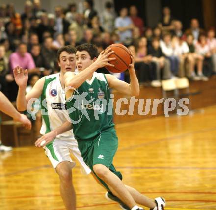 Basketball Kaerntner Liga. KOS Klagenfurt gegen Woerthersee Piraten. Jan Brumnik (KOS), Martin Breithuber (Piraten). Klagenfurt, am 29.4.2008.
Foto: Kuess
---
pressefotos, pressefotografie, kuess, qs, qspictures, sport, bild, bilder, bilddatenbank