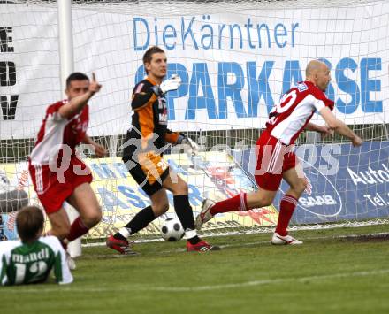 Fussball Red Zac Bundesliga. FC Kaernten gegen DSV Leoben. Torjubel Nenad Bjelica, Ludek Zelenka (FCK), Manfred mandl, Andreas Lukse (Leoben). Klagenfurt, am 2.5.2008.
Copyright Kuess

---
pressefotos, pressefotografie, kuess, qs, qspictures, sport, bild, bilder, bilddatenbank