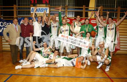 Basketball Kaerntner Liga. Posojilnica KOS gegen Woerthersee Piraten. Jubel KOS. Mannschaftsfoto. Klagenfurt, 8.5.2008.
Copyright Kuess

---
pressefotos, pressefotografie, kuess, qs, qspictures, sport, bild, bilder, bilddatenbank