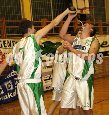 Basketball Kaerntner Liga. Posojilnica KOS gegen Woerthersee Piraten. Marko Brumnik, Filip Ereiz (KOS). Klagenfurt, 8.5.2008.
Copyright Kuess

---
pressefotos, pressefotografie, kuess, qs, qspictures, sport, bild, bilder, bilddatenbank