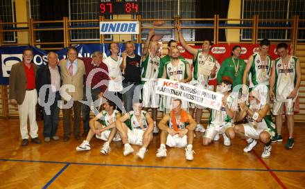 Basketball Kaerntner Liga. Posojilnica KOS gegen Woerthersee Piraten. Jubel KOS. Mannschaftsfoto. Klagenfurt, 8.5.2008.
Copyright Kuess

---
pressefotos, pressefotografie, kuess, qs, qspictures, sport, bild, bilder, bilddatenbank