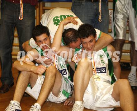 Basketball Kaerntner Liga. Posojilnica KOS gegen Woerthersee Piraten. Nejc Kupper. Trainer Stefan Hribar, Nikola Toljic (KOS). Klagenfurt, 8.5.2008.
Copyright Kuess

---
pressefotos, pressefotografie, kuess, qs, qspictures, sport, bild, bilder, bilddatenbank