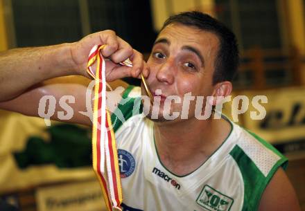 Basketball Kaerntner Liga. Posojilnica KOS gegen Woerthersee Piraten. Jubel Filip Ereiz (KOS). Klagenfurt, 8.5.2008.
Copyright Kuess

---
pressefotos, pressefotografie, kuess, qs, qspictures, sport, bild, bilder, bilddatenbank