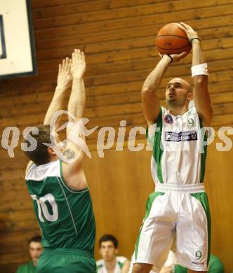 Basketball. Posojilnica Kos gegen Woerthersee Piraten. Edo Ceman (KOS), Michael Muenzer (Piraten). Klagenfurt, 8.5.2008.
Copyright Kuess

---
pressefotos, pressefotografie, kuess, qs, qspictures, sport, bild, bilder, bilddatenbank