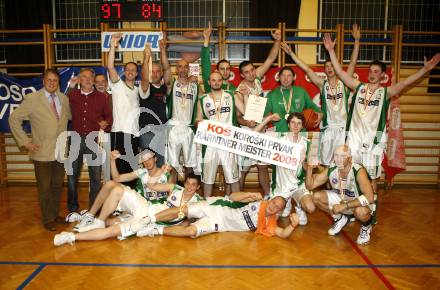 Basketball Kaerntner Liga. Posojilnica KOS gegen Woerthersee Piraten. Jubel KOS. Mannschaftsfoto. Klagenfurt, 8.5.2008.
Copyright Kuess

---
pressefotos, pressefotografie, kuess, qs, qspictures, sport, bild, bilder, bilddatenbank