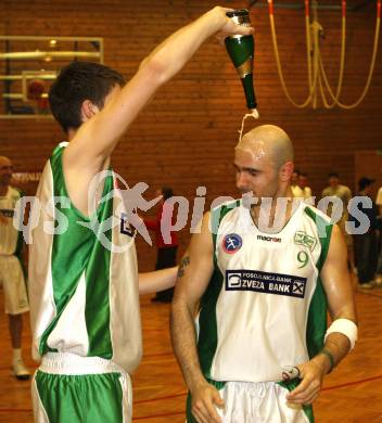 Basketball Kaerntner Liga. Posojilnica KOS gegen Woerthersee Piraten. Marko Brumnik, Edo Ceman (KOS). Klagenfurt, 8.5.2008.
Copyright Kuess

---
pressefotos, pressefotografie, kuess, qs, qspictures, sport, bild, bilder, bilddatenbank