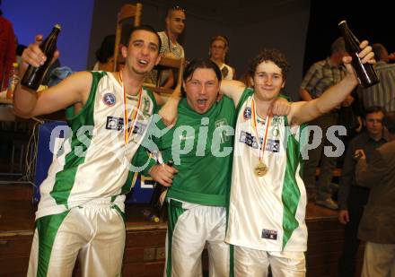 Basketball Kaerntner Liga. Posojilnica KOS gegen Woerthersee Piraten. Jubel Filip Ereiz, Admir Fazlic, Matej Smrtnik (KOS). Klagenfurt, 8.5.2008.
Copyright Kuess

---
pressefotos, pressefotografie, kuess, qs, qspictures, sport, bild, bilder, bilddatenbank