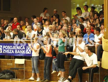 Basketball Kaerntner Liga. Posojilnica KOS gegen Woerthersee Piraten. Jubel Fans (KOS). Klagenfurt, 8.5.2008.
Copyright Kuess

---
pressefotos, pressefotografie, kuess, qs, qspictures, sport, bild, bilder, bilddatenbank
