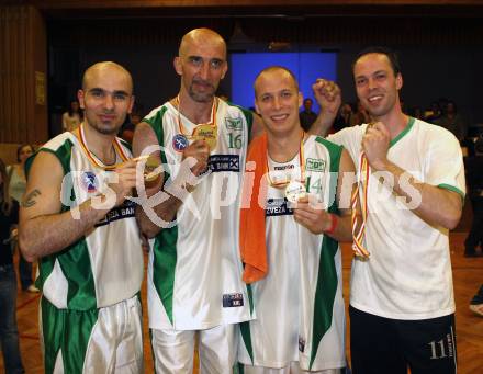 Basketball Kaerntner Liga. Posojilnica KOS gegen Woerthersee Piraten. Edo Ceman, Nenad Videka, Davor Sattler, Trainer Stefan Hribar (KOS). Klagenfurt, 8.5.2008.
Copyright Kuess

---
pressefotos, pressefotografie, kuess, qs, qspictures, sport, bild, bilder, bilddatenbank