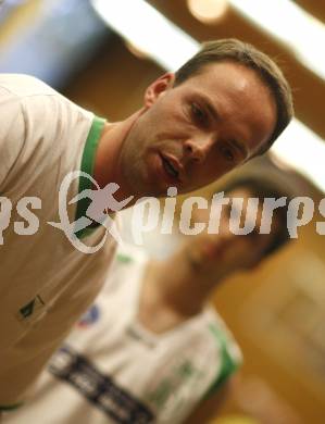 Basketball Kaerntner Liga. Posojilnica KOS gegen Woerthersee Piraten. Trainer Stefan Hribar (KOS). Klagenfurt, 8.5.2008.
Copyright Kuess

---
pressefotos, pressefotografie, kuess, qs, qspictures, sport, bild, bilder, bilddatenbank