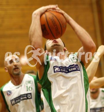 Basketball Kaerntner Liga. Posojilnica KOS gegen Woerthersee Piraten. Filip Ereiz (KOS). Klagenfurt, 8.5.2008.
Copyright Kuess

---
pressefotos, pressefotografie, kuess, qs, qspictures, sport, bild, bilder, bilddatenbank