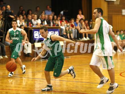 Basketball Kaerntner Liga. Posojilnica KOS gegen Woerthersee Piraten. Ziga Klmencic/Fermentin (KOS), Christian Erschen, Roland Duller (Piraten). Klagenfurt, 8.5.2008.
Copyright Kuess

---
pressefotos, pressefotografie, kuess, qs, qspictures, sport, bild, bilder, bilddatenbank